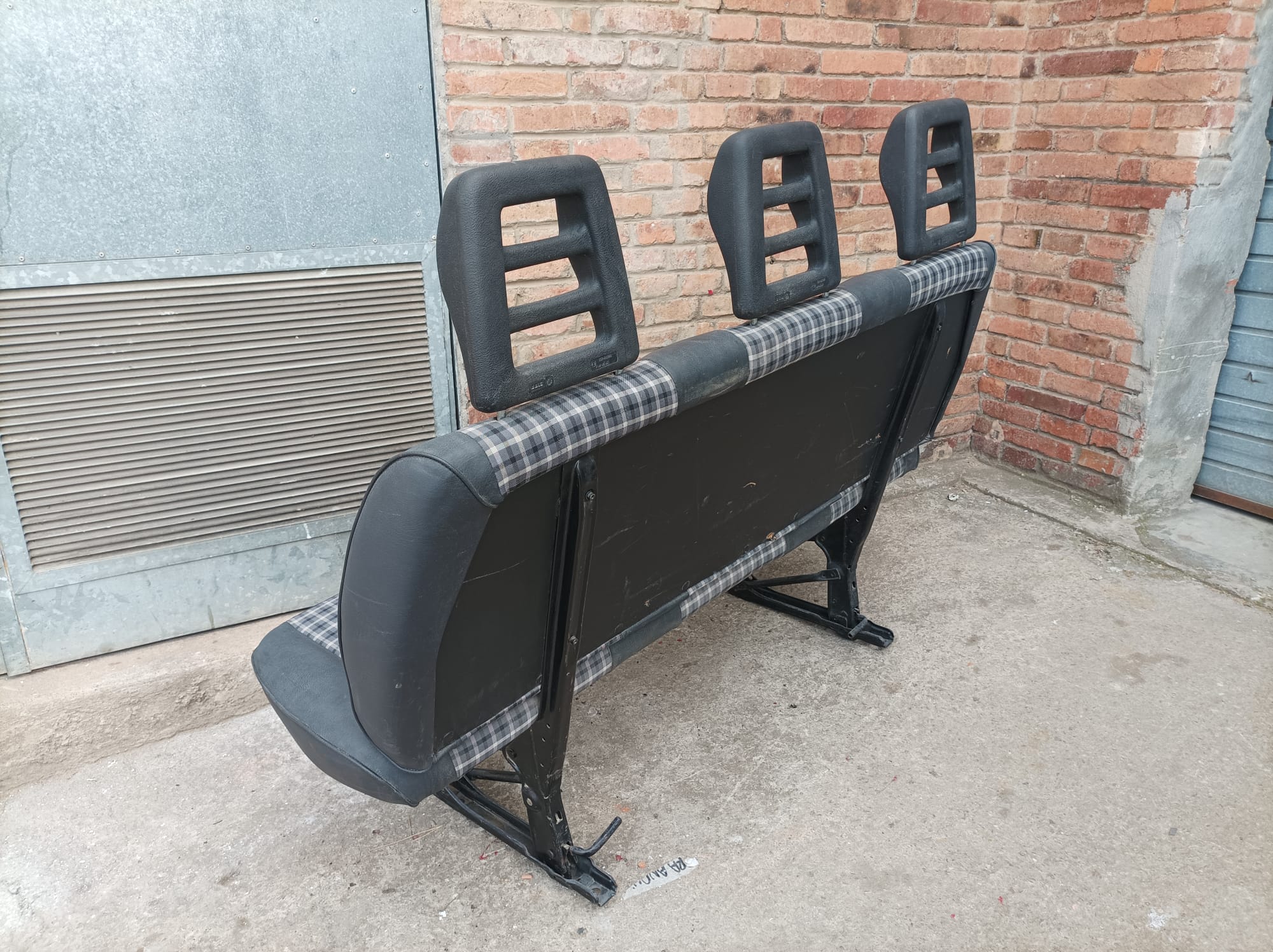 asiento furgoneta trasero piel gris 122x158x48 1u.